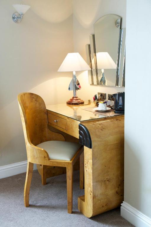 The Bradley Hotel Cheltenham Room photo