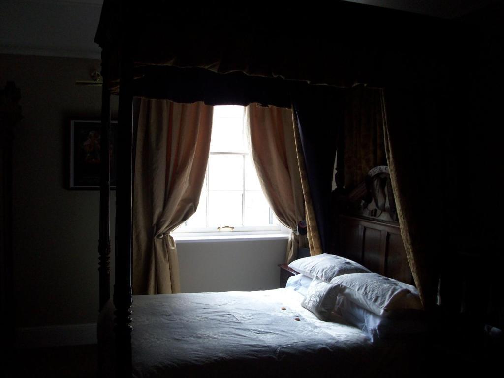 The Bradley Hotel Cheltenham Room photo
